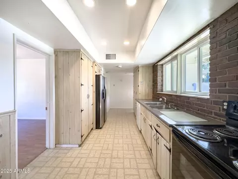 41 E Myrtle Ave, Phoenix, AZ 85020 photo 12