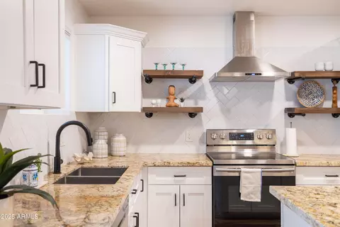 Kitchen - 1407 E Windsor Ave, Phoenix, AZ 85006 photo 5 of 8