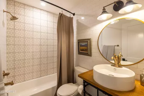 Bath - 1407 E Windsor Ave, Phoenix, AZ 85006 photo 5 of 6