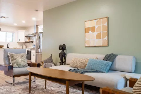 Living - 1407 E Windsor Ave, Phoenix, AZ 85006 photo 2 of 4