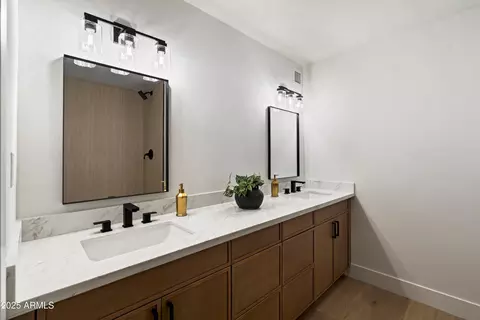 Bath - 2116 E Colgate Dr, Tempe, AZ 85283 photo 2 of 4