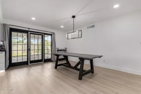 Dining - 2132 E Broadmor Dr, Tempe, AZ 85282 photo 3 of 4