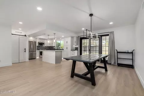 Dining - 2132 E Broadmor Dr, Tempe, AZ 85282 photo 1 of 4