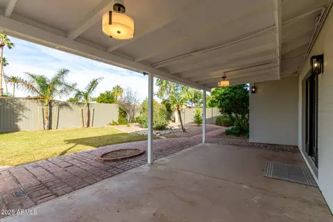 Exterior - 2132 E Broadmor Dr, Tempe, AZ 85282 photo 2 of 6