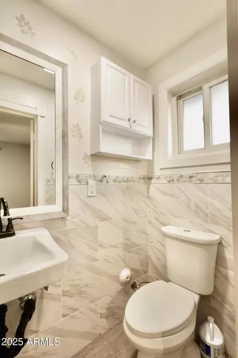 Bath - 634 E Millett Ave, Mesa, AZ 85204 photo 2 of 4