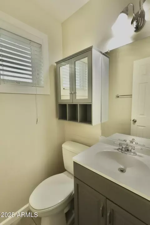 Bath - 634 E Millett Ave, Mesa, AZ 85204 photo 3 of 4
