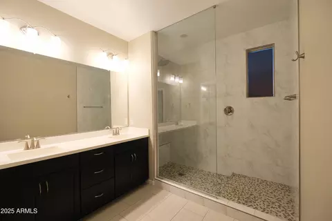Bath - 2838 E Fraktur Rd, Phoenix, AZ 85040 photo 1 of 6