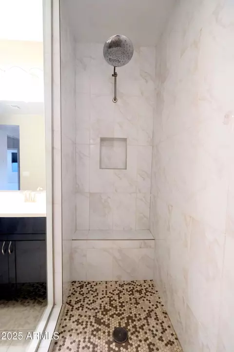 Bath - 2838 E Fraktur Rd, Phoenix, AZ 85040 photo 2 of 6