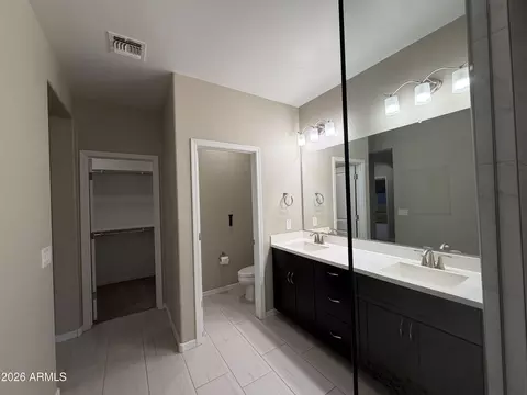 Bath - 2838 E Fraktur Rd, Phoenix, AZ 85040 photo 4 of 6