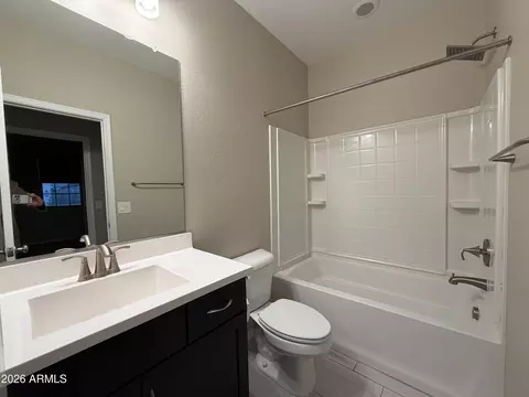 Bath - 2838 E Fraktur Rd, Phoenix, AZ 85040 photo 6 of 6