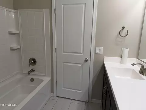 Bath - 2838 E Fraktur Rd, Phoenix, AZ 85040 photo 3 of 6