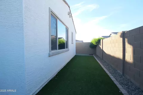 Exterior - 2838 E Fraktur Rd, Phoenix, AZ 85040 photo 1 of 3