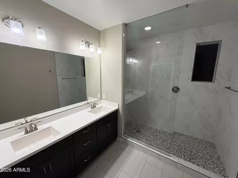 Bath - 2838 E Fraktur Rd, Phoenix, AZ 85040 photo 5 of 6