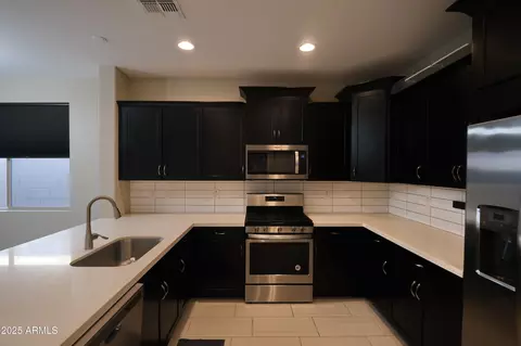 Kitchen - 2838 E Fraktur Rd, Phoenix, AZ 85040 photo 1 of 2