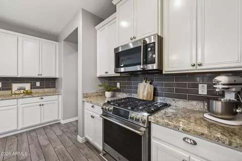 Kitchen - 10603 E Wavelength Ave, Mesa, AZ 85212 photo 4 of 4