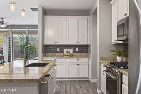Kitchen - 10603 E Wavelength Ave, Mesa, AZ 85212 photo 3 of 4