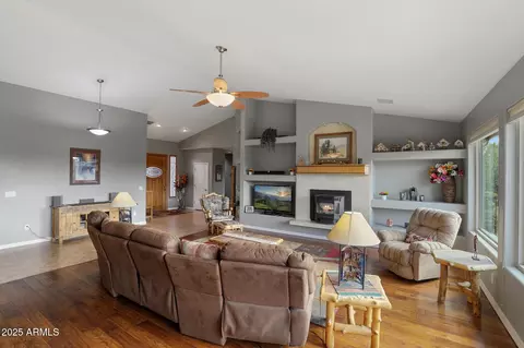 Living - 611 E Hunter Dr, Payson, AZ 85541 photo 1 of 3