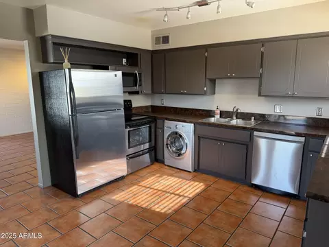 4131 E Camelback Rd #38, Phoenix, AZ 85018 photo 4