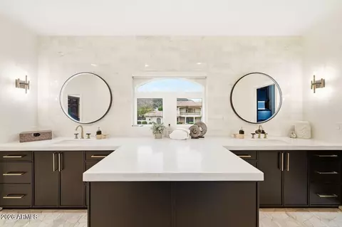Bath - 3301 E Tonto Dr, Phoenix, AZ 85044 photo 2 of 5