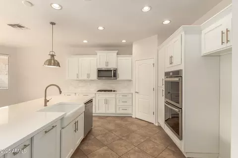 Kitchen - 11245 E Stearn Ave, Mesa, AZ 85212 photo 3 of 4