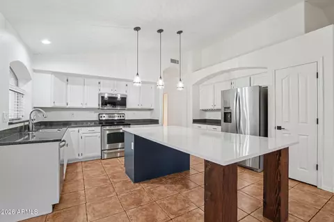 Kitchen - 3232 E Brookwood Ct, Phoenix, AZ 85048 photo 1 of 2