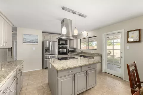 Kitchen - 314 El Caminito Dr, Phoenix, AZ 85020 photo 3 of 4