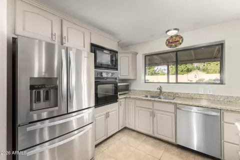 Kitchen - 314 El Caminito Dr, Phoenix, AZ 85020 photo 4 of 4
