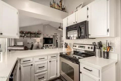 Kitchen - 1002 E Oraibi Dr, Phoenix, AZ 85024 photo 3 of 4