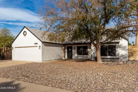 Exterior - 1002 E Oraibi Dr, Phoenix, AZ 85024 photo 4 of 11