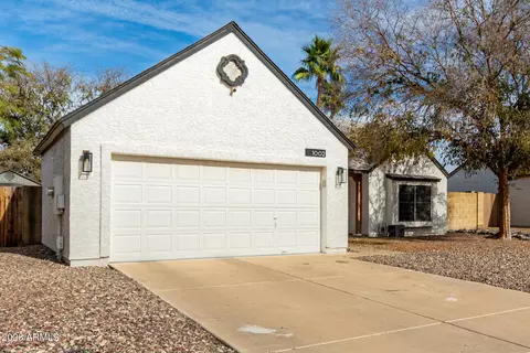 Exterior - 1002 E Oraibi Dr, Phoenix, AZ 85024 photo 6 of 11