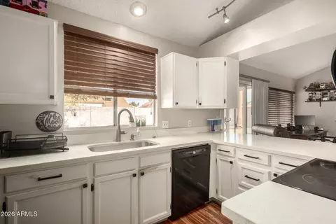 Kitchen - 1002 E Oraibi Dr, Phoenix, AZ 85024 photo 2 of 4