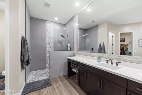 Bath - 3921 E Chestnut Ln, Gilbert, AZ 85298 photo 1 of 2