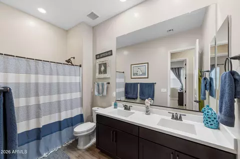 Bath - 3921 E Chestnut Ln, Gilbert, AZ 85298 photo 2 of 2