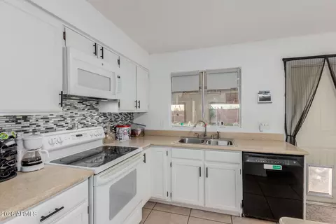 Kitchen - 9403 E Cisco Rd, Mesa, AZ 85207 photo 2 of 3