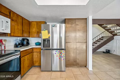 Kitchen - 4136 W Hearn Rd, Phoenix, AZ 85053 photo 3 of 5