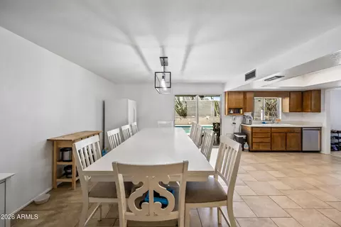 Dining - 4136 W Hearn Rd, Phoenix, AZ 85053 photo 4 of 5