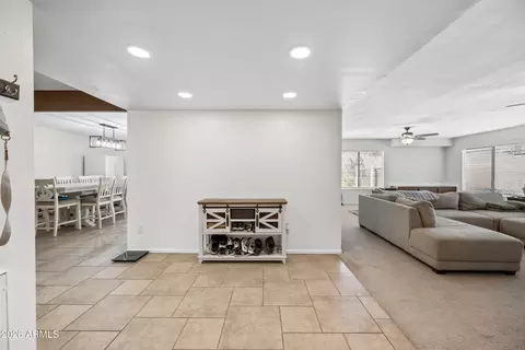 Entry Way - 4136 W Hearn Rd, Phoenix, AZ 85053 photo 1 of 7