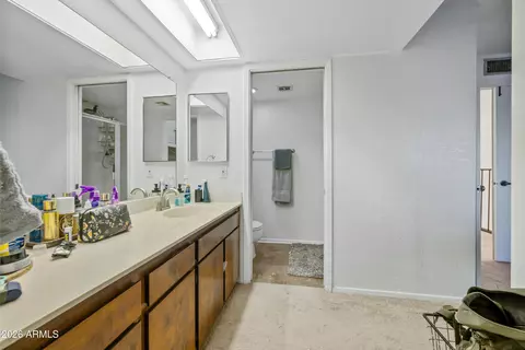 Bath - 4136 W Hearn Rd, Phoenix, AZ 85053 photo 2 of 3