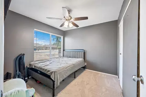 Bedroom - 4136 W Hearn Rd, Phoenix, AZ 85053 photo 1 of 4