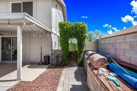 Exterior - 4136 W Hearn Rd, Phoenix, AZ 85053 photo 10 of 11