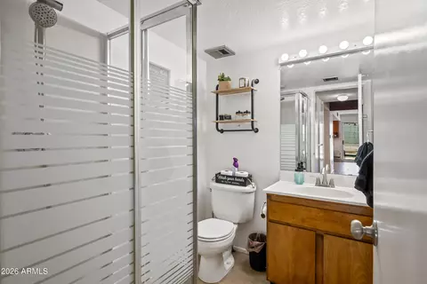 Bath - 4136 W Hearn Rd, Phoenix, AZ 85053 photo 1 of 3