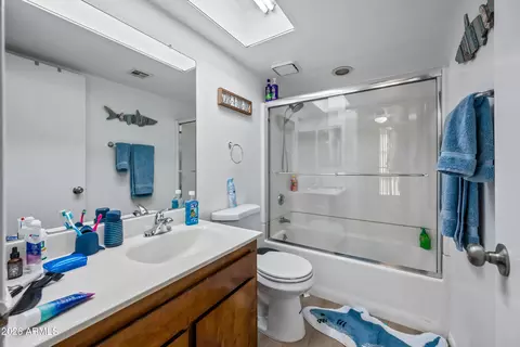 Bath - 4136 W Hearn Rd, Phoenix, AZ 85053 photo 3 of 3