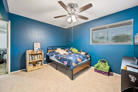 Bedroom - 4136 W Hearn Rd, Phoenix, AZ 85053 photo 4 of 4