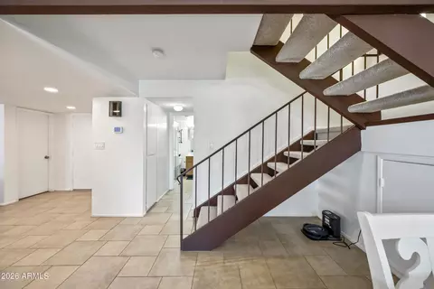 Entry Way - 4136 W Hearn Rd, Phoenix, AZ 85053 photo 3 of 7