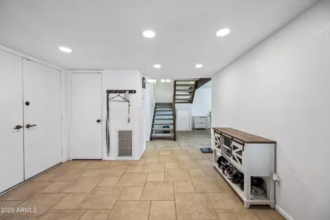 Entry Way - 4136 W Hearn Rd, Phoenix, AZ 85053 photo 4 of 7