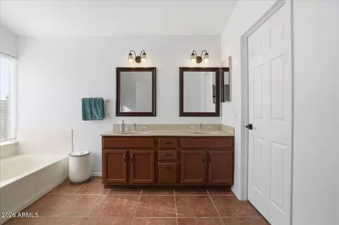 Bath - 4013 E Alder Ave, Mesa, AZ 85206 photo 1 of 3