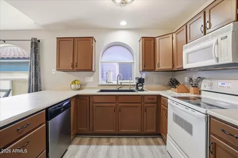 Kitchen - 4013 E Alder Ave, Mesa, AZ 85206 photo 2 of 3