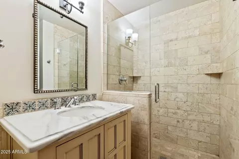Bath - 135 E Maryland Ave, Phoenix, AZ 85012 photo 7 of 11
