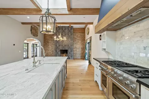 Kitchen - 135 E Maryland Ave, Phoenix, AZ 85012 photo 4 of 5