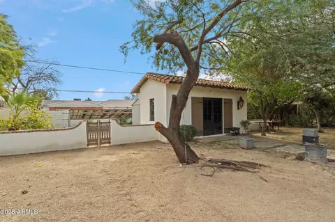 Exterior - 135 E Maryland Ave, Phoenix, AZ 85012 photo 15 of 16